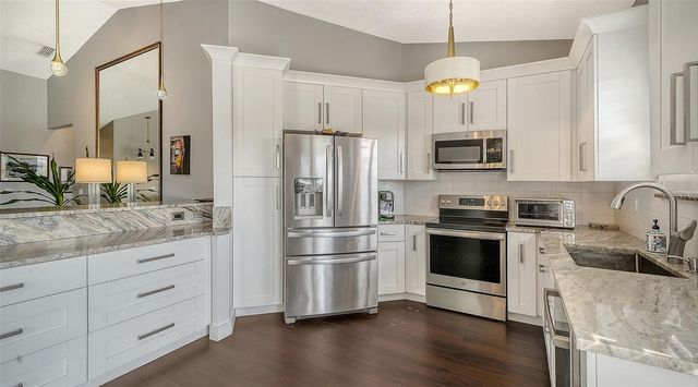 5260 HERON WAY 202, Sarasota, FL 34231