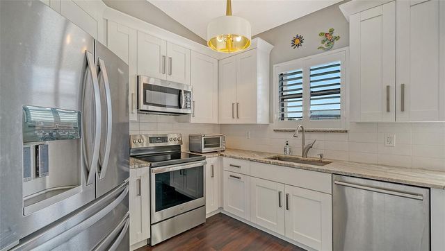 5260 HERON WAY 202, Sarasota, FL 34231