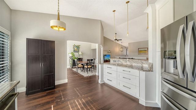 5260 HERON WAY 202, Sarasota, FL 34231