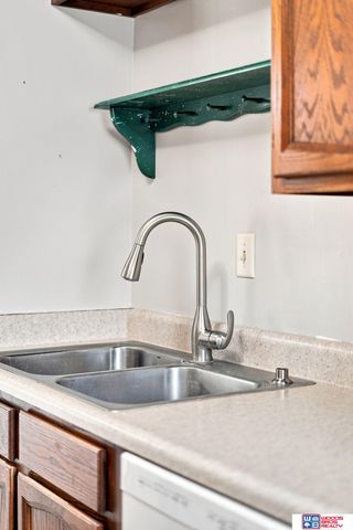 1610 SW 8th Street, Lincoln, NE 68522