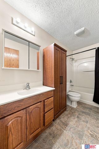 1610 SW 8th Street, Lincoln, NE 68522