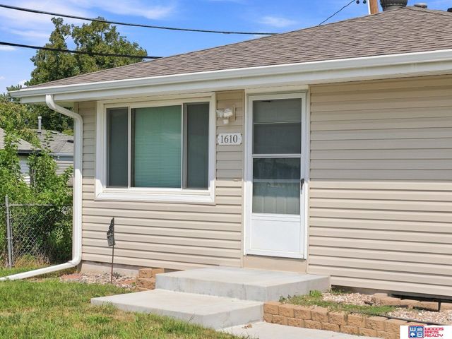 1610 SW 8th Street, Lincoln, NE 68522