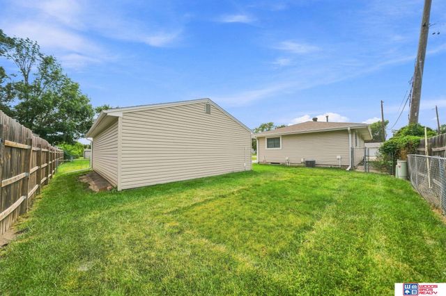 1610 SW 8th Street, Lincoln, NE 68522