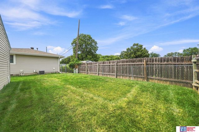 1610 SW 8th Street, Lincoln, NE 68522
