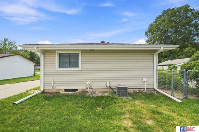 1610 SW 8th Street, Lincoln, NE 68522