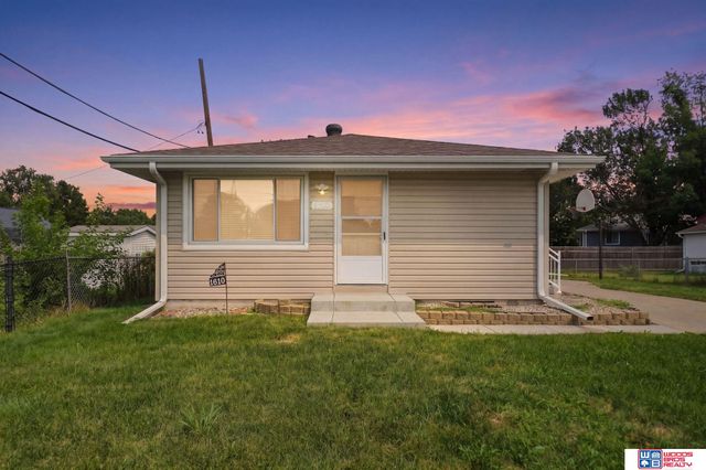 1610 SW 8th Street, Lincoln, NE 68522