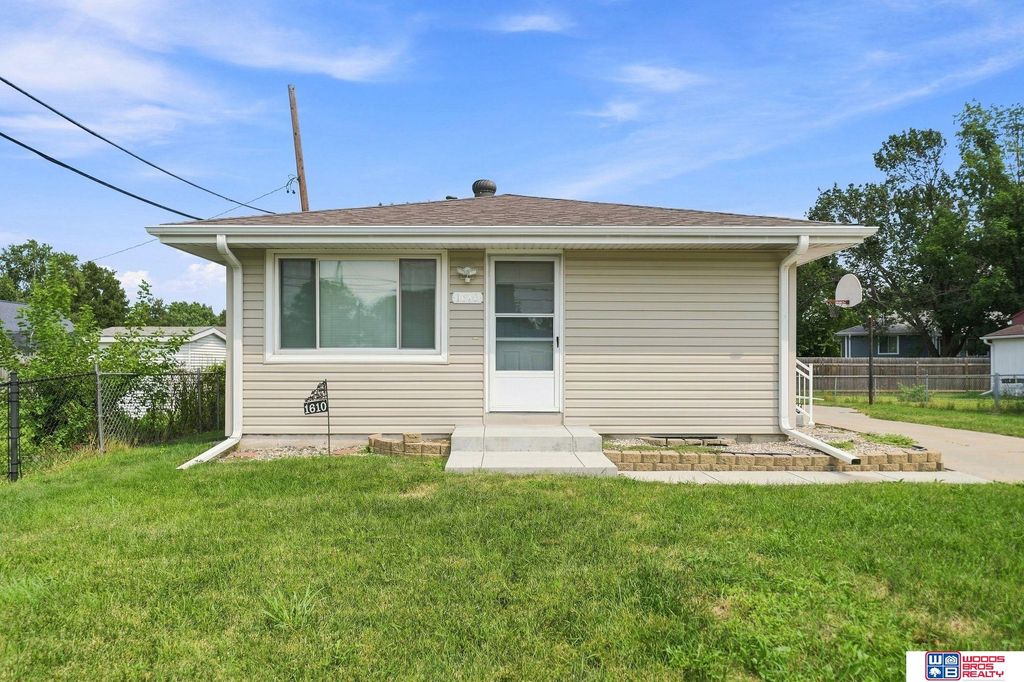 1610 SW 8th Street, Lincoln, NE 68522