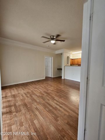 8550 TOUCHTON Road 218, Jacksonville, FL 32216