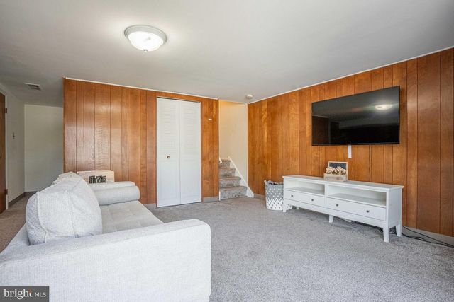 221 GOODFORD RD, Philadelphia, PA 19154