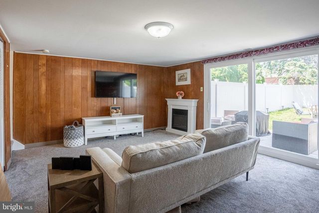 221 GOODFORD RD, Philadelphia, PA 19154