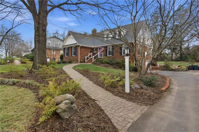 520 Staffordshire Road, Winston-salem, NC 27104