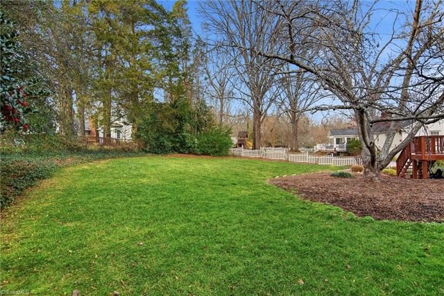 520 Staffordshire Road, Winston-salem, NC 27104