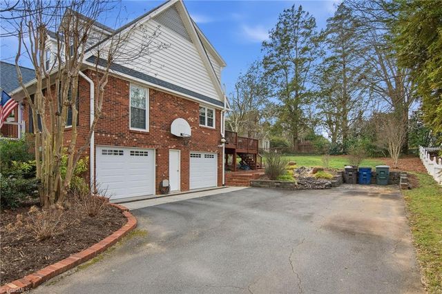 520 Staffordshire Road, Winston-salem, NC 27104