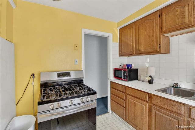 17706 Centralia, Redford, MI 48240