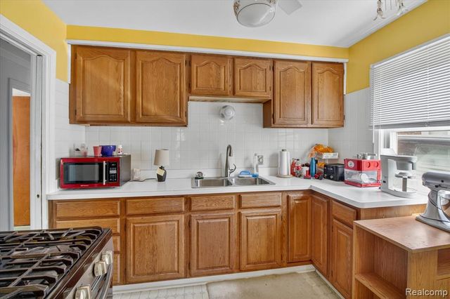 17706 Centralia, Redford, MI 48240