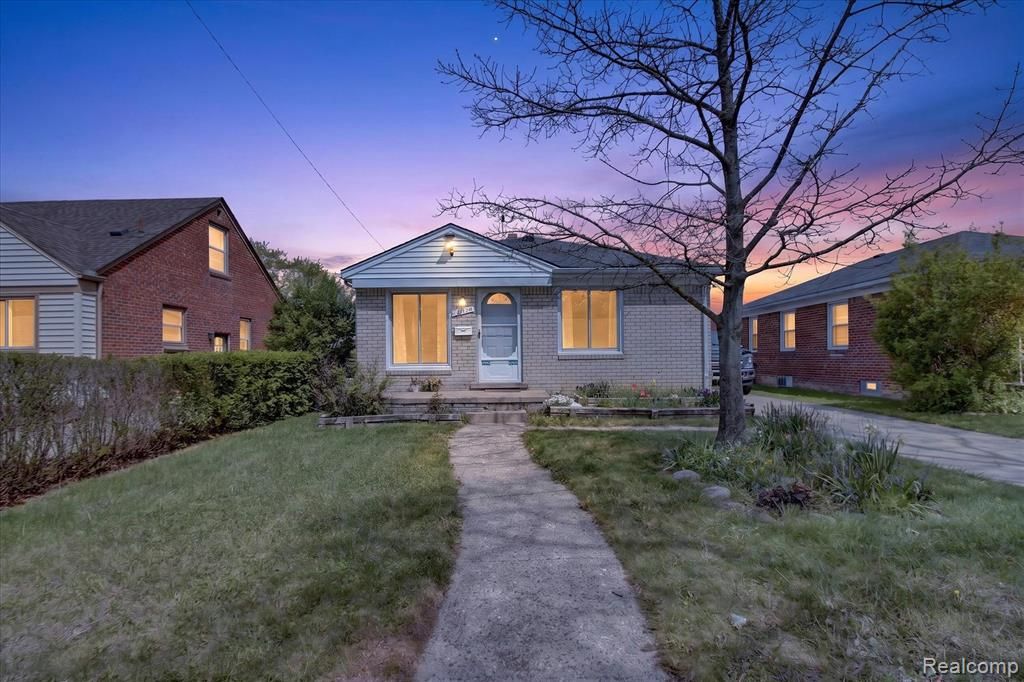 17706 Centralia, Redford, MI 48240
