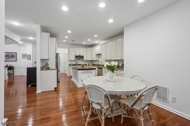 2 Constitution Ln, Totowa Boro, NJ 07512