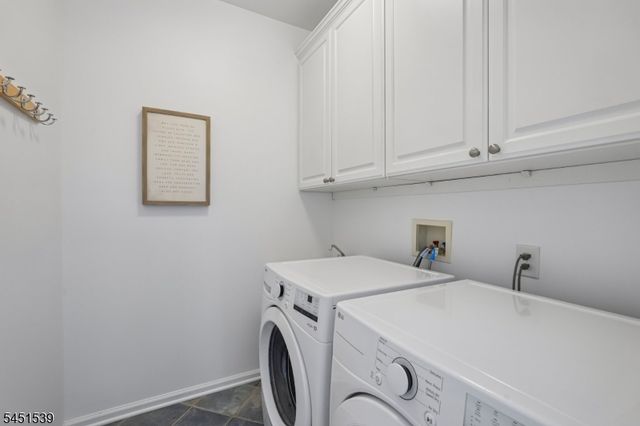 2 Constitution Ln, Totowa Boro, NJ 07512