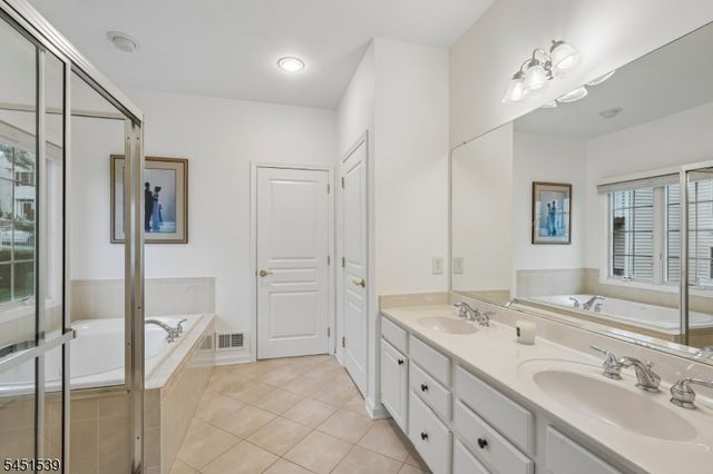 2 Constitution Ln, Totowa Boro, NJ 07512