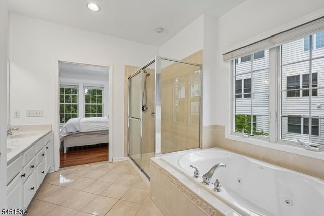 2 Constitution Ln, Totowa Boro, NJ 07512