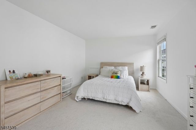 2 Constitution Ln, Totowa Boro, NJ 07512