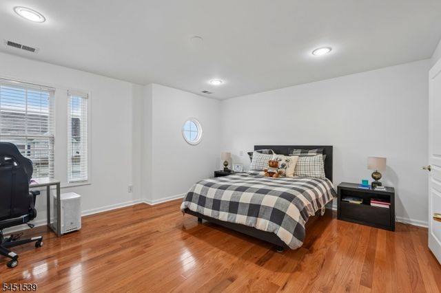 2 Constitution Ln, Totowa Boro, NJ 07512