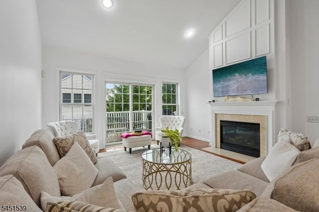 2 Constitution Ln, Totowa Boro, NJ 07512