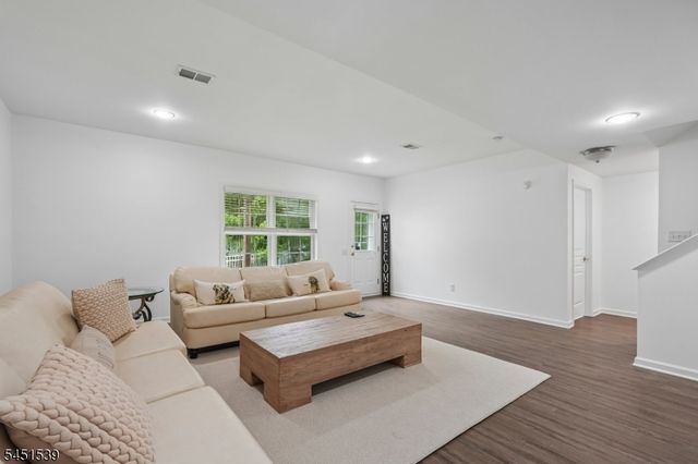 2 Constitution Ln, Totowa Boro, NJ 07512