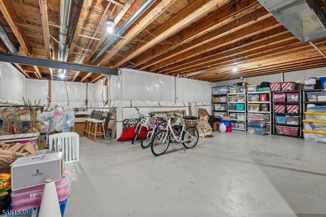 2 Constitution Ln, Totowa Boro, NJ 07512