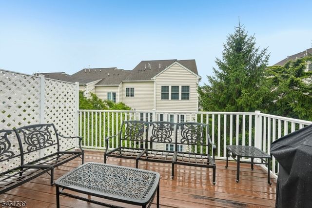 2 Constitution Ln, Totowa Boro, NJ 07512