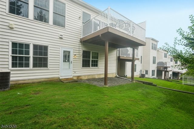 2 Constitution Ln, Totowa Boro, NJ 07512