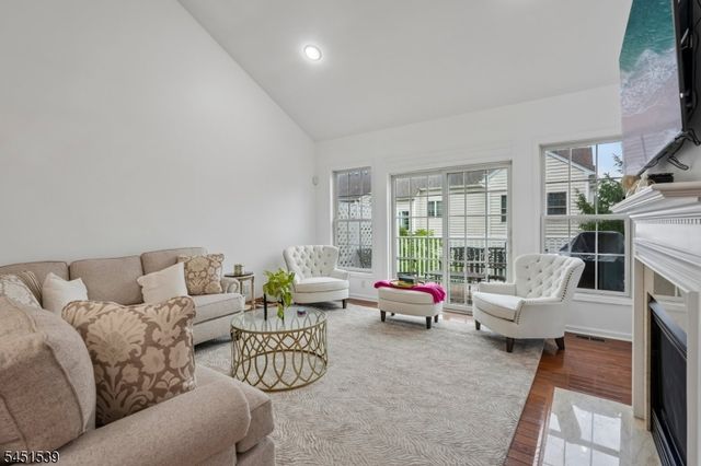 2 Constitution Ln, Totowa Boro, NJ 07512