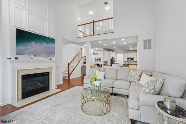 2 Constitution Ln, Totowa Boro, NJ 07512