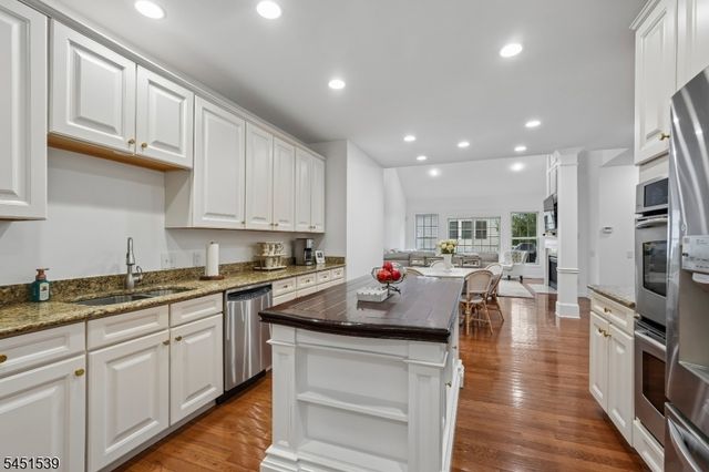 2 Constitution Ln, Totowa Boro, NJ 07512