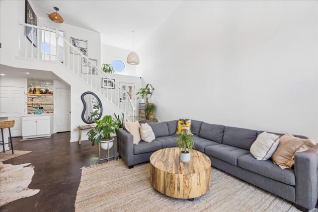 6602 Mesa Hollow DR, Austin, TX 78750