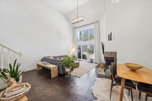 6602 Mesa Hollow DR, Austin, TX 78750