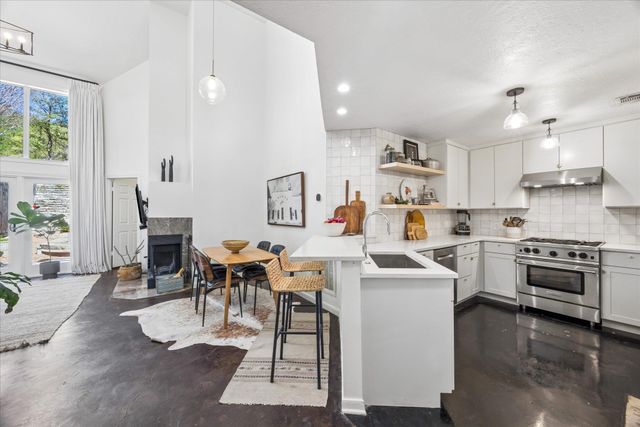 6602 Mesa Hollow DR, Austin, TX 78750