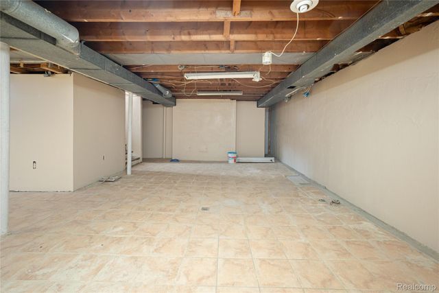 29266 Southgate Drive, Southfield, MI 48076
