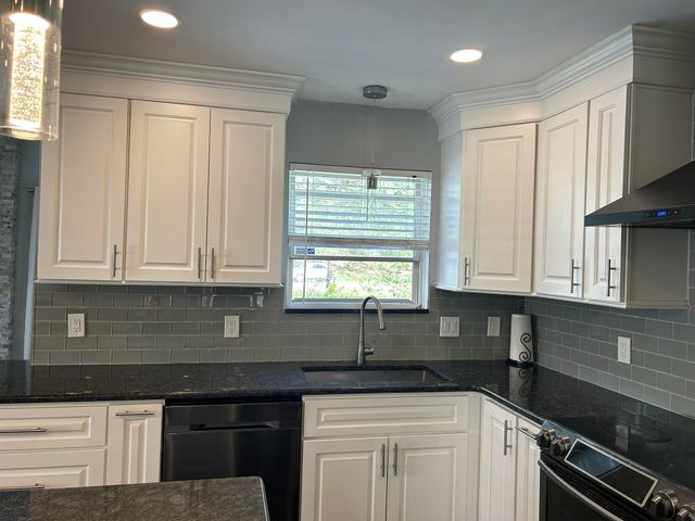 1360 Pond View Court, Wixom, MI 48393