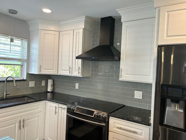1360 Pond View Court, Wixom, MI 48393