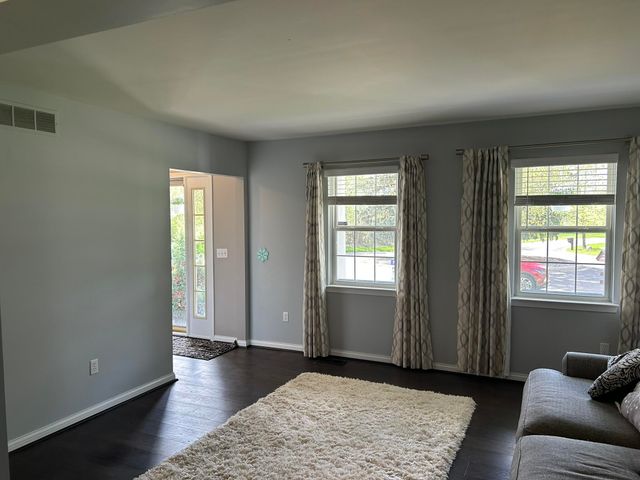 1360 Pond View Court, Wixom, MI 48393