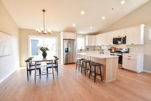 4205 Bristlecone Loop S, Fargo, ND 58104