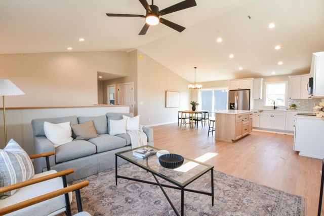 4205 Bristlecone Loop S, Fargo, ND 58104