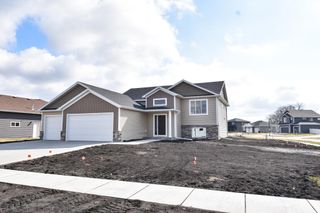 4205 Bristlecone Loop S, Fargo, ND 58104