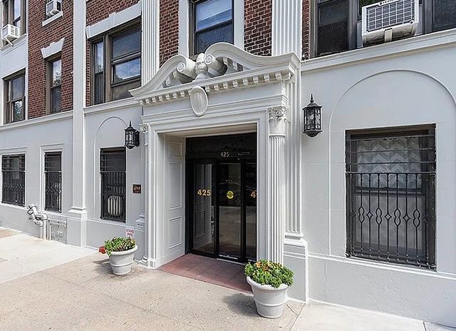 425 Riverside Dr Apt 6J, New York City, NY 10025
