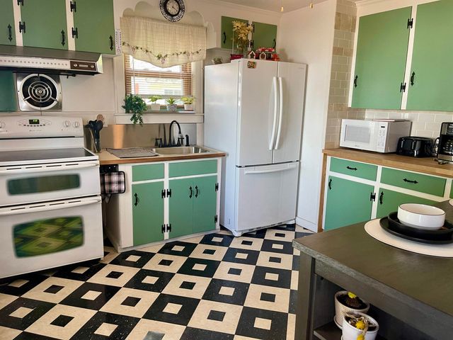 145 Anthony Street, Manchester, NH 03103
