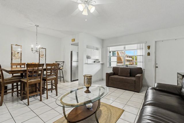 5300 Washington Street E208, Hollywood, FL 33021