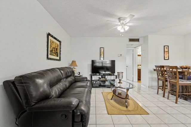 5300 Washington Street E208, Hollywood, FL 33021