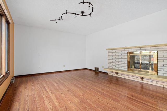 9339 Cedar Lake Road S, Saint Louis Park, MN 55426