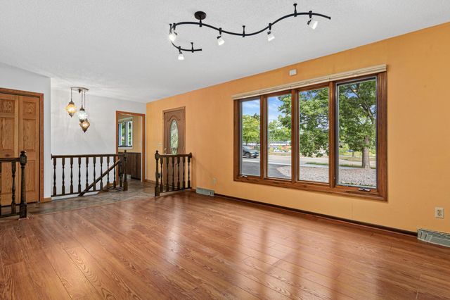 9339 Cedar Lake Road S, Saint Louis Park, MN 55426